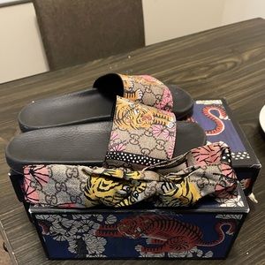 Gucci slides headband is sold